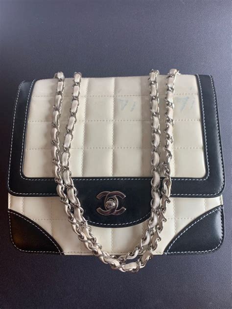 chain imprint on chanel bag